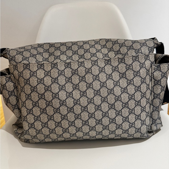 Authentic GUCCI GG Plus Monogram Supreme Messenger Bag - Navy/Grey - Picture 2 of 13